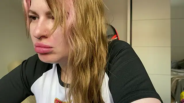 Mia Kamp online show from May 29, 2:48 pm