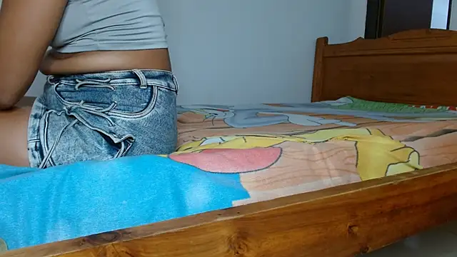 smallkarlakarla online show from October 31, 1:59 pm