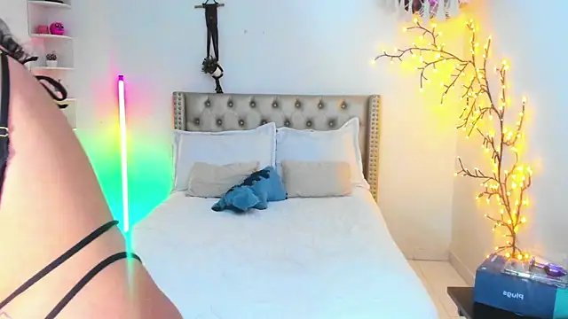 LenaStylesOA online show from April 23, 8:44 pm