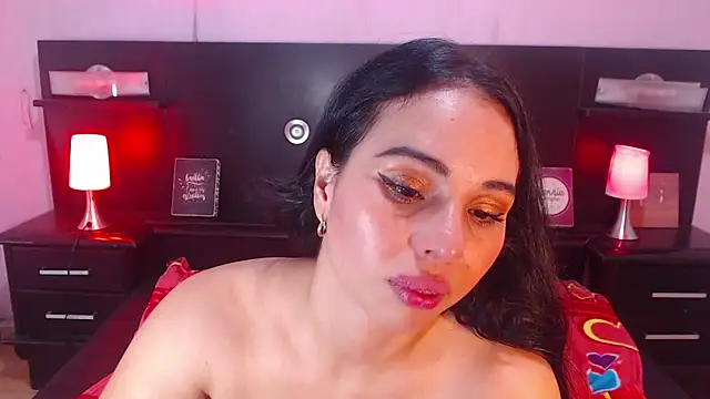 Snapshot of alyssabunnyy chatting on September 24, 3:05 am alyssabunnyy online show from September 24, 3:05 am