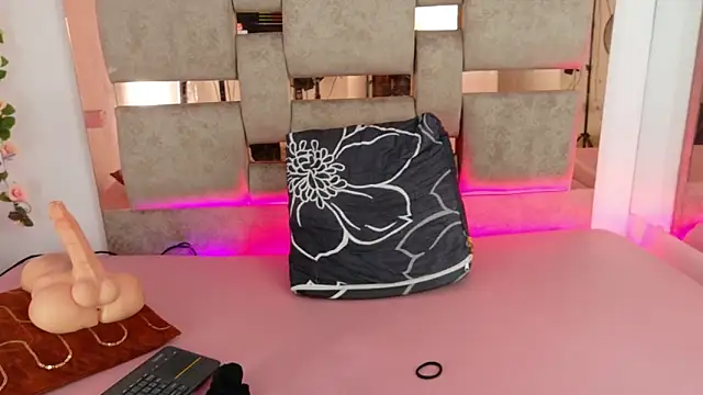 Natasha-Adams online show from November 5, 3:34 am