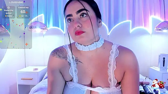 sofiiacarson online show from December 17, 7:40 pm