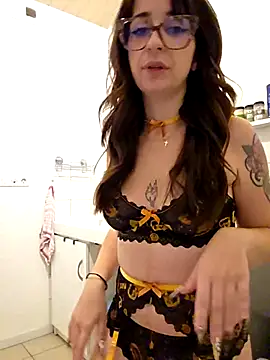 Snapshot of CornetDeGlace chatting on October 16, 7:49 pm CornetDeGlace online show from October 16, 7:49 pm