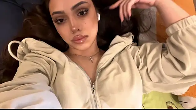 Leaf Unto online show from December 4, 3:24 pm