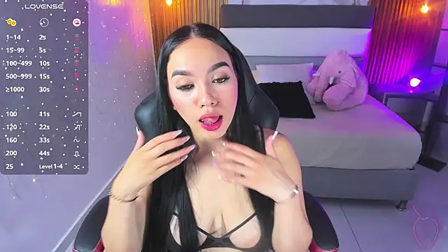 MOLLYSPENCER1 online show from January 6, 7:17 pm