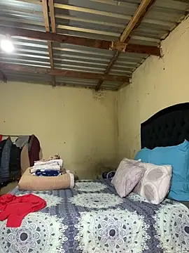 Curvycandy95 online show from April 13, 6:25 am