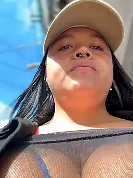 -Mia1 online show from April 26, 1:42 pm