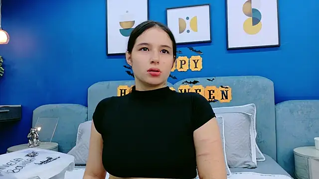 Ashley Evans22 online show from November 4, 7:30 pm