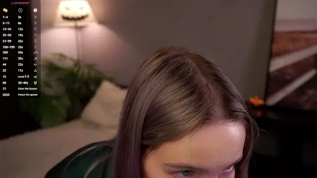 HongTomczak online show from November 17, 10:05 am