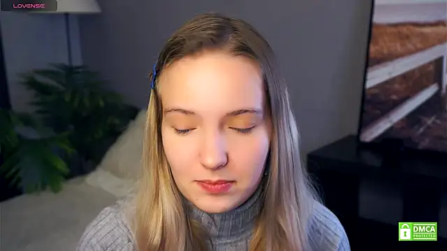 HongTomczak online show from September 17, 7:17 am