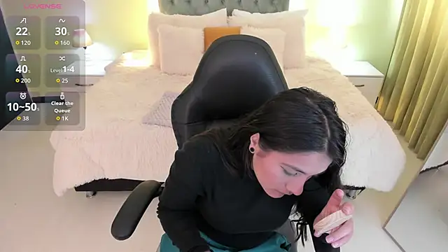 Camille Olsen  online show from November 5, 12:10 pm