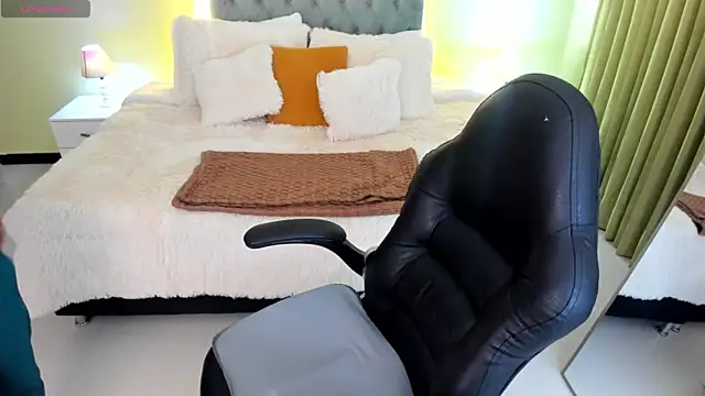 Camille Olsen  online show from October 15, 11:46 am