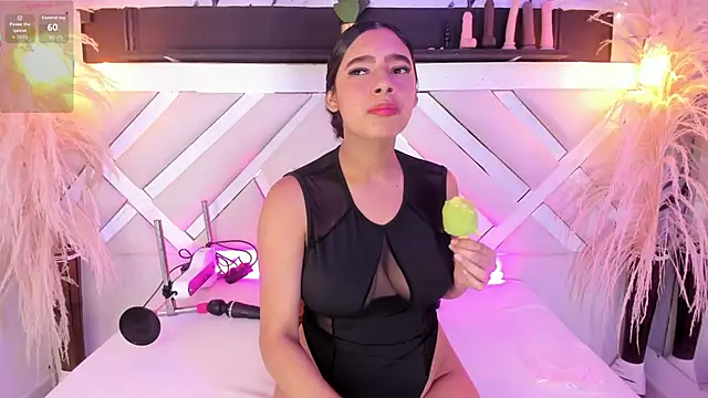 Zoe-Johnson  online show from April 24, 9:50 pm