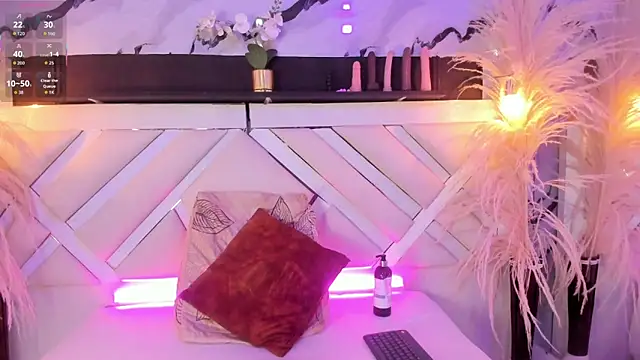 Zoe-Johnson  online show from April 25, 9:45 pm