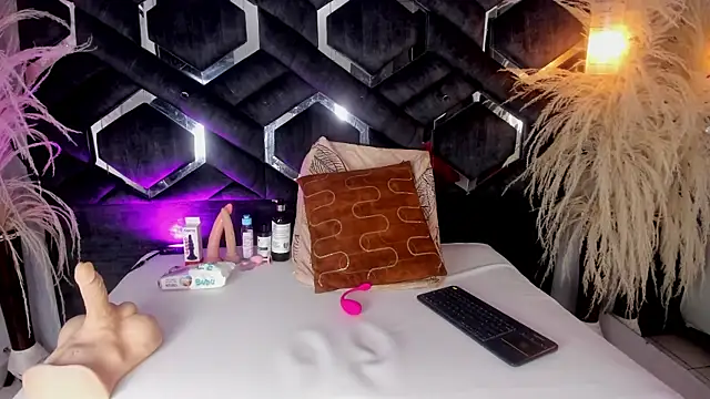 Zoe-Johnson  online show from January 7, 10:02 pm