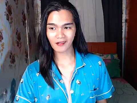 lady in moon online show from March 15, 12:40 pm