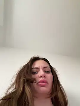 prettylittlefooxy online show from April 7, 4:09 pm