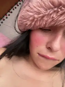 Mia salinass online show from April 5, 7:24 pm