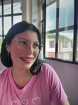 Mia salinass online show from April 21, 7:32 pm