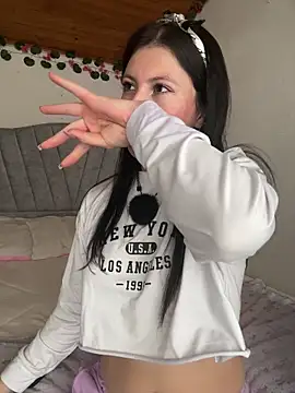 Mia salinass online show from November 29, 7:29 pm