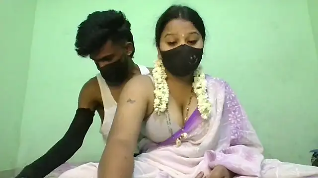 Snapshot of Shneeha_le chatting on October 15, 5:04 pm Shneeha le online show from October 15, 5:04 pm