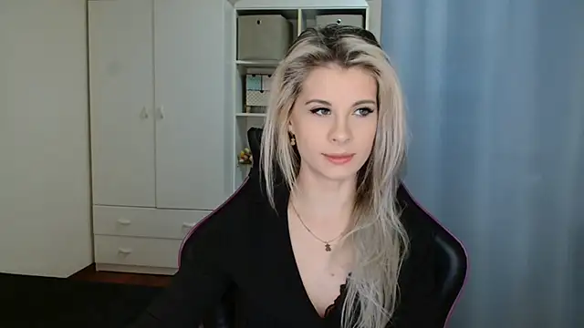 KristineGlow online show from March 18, 7:13 am