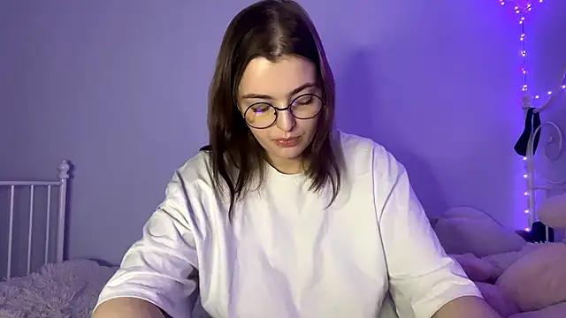 HoneyMist online show from November 25, 2:19 pm