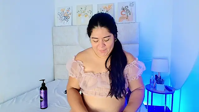 elizawiliamst online show from April 18, 5:26 pm