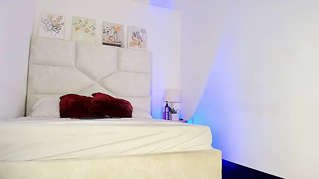 elizawiliamst online show from April 24, 5:38 pm