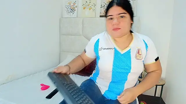 elizawiliamst online show from March 28, 12:04 pm