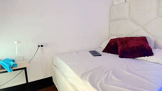 elizawiliamst online show from April 22, 6:05 pm