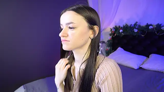 E l i z e  online show from January 9, 5:23 am