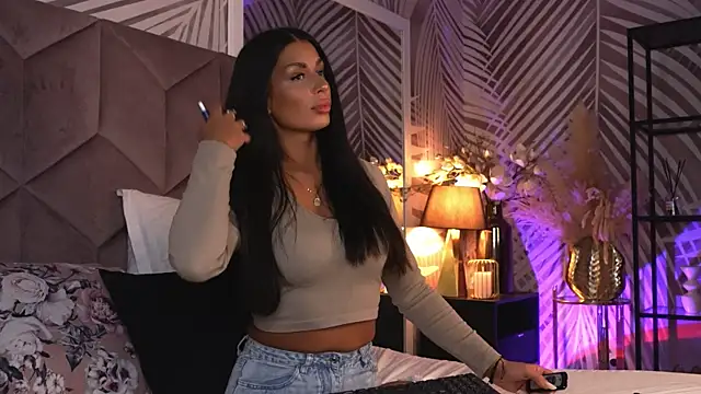 EvaRhea online show from April 21, 3:13 am