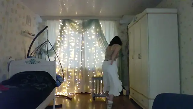 RuxaShade online show from December 17, 1:04 pm