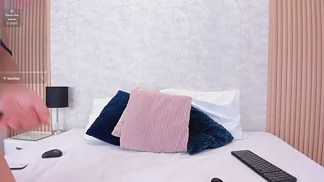 Snapshot of NaomyCollins__ chatting on October 8, 2:10 pm NaomyCollins online show from October 8, 2:10 pm