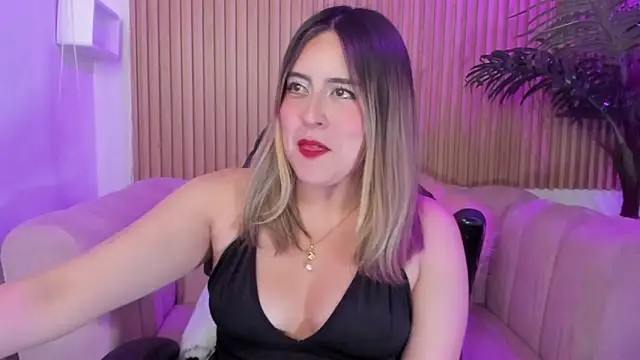 Snapshot of Jenny_Wolridge_ chatting on October 12, 12:13 am Jenny Wolridge online show from October 12, 12:13 am