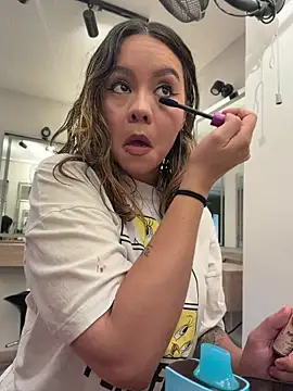 Sky Junne online show from April 27, 5:32 pm