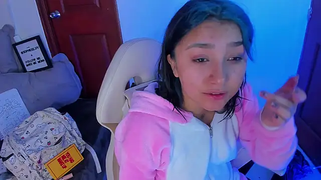 sophiievv online show from February 14, 8:22 pm