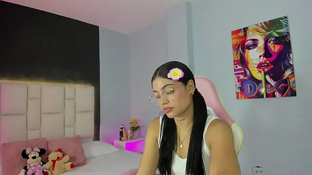 Snapshot of SammyRose_ chatting on October 4, 8:24 pm SammyRose online show from October 4, 8:24 pm