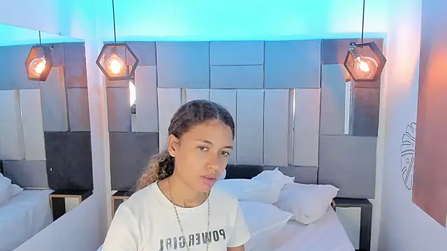 VictoriaDuart online show from April 29, 9:20 pm