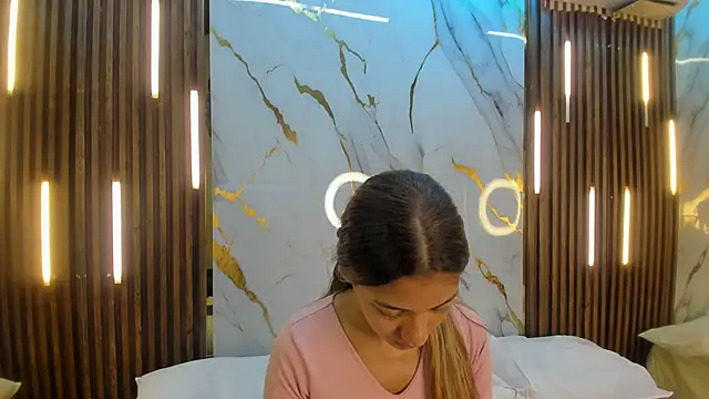 VictoriaDuart online show from April 23, 8:00 pm