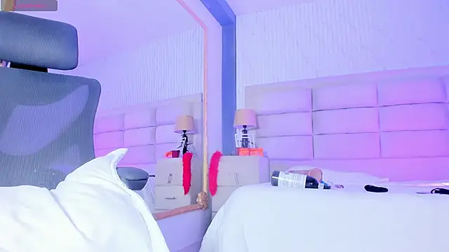 BritanyBrown  online show from April 26, 5:05 am