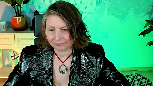 Snapshot of TiffanyBrauny chatting on October 17, 2:20 pm TiffanyBrauny online show from October 17, 2:20 pm