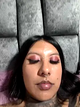 missashlyrosette online show from April 23, 3:03 am