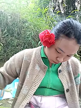 may-squirl online show from October 31, 7:12 am