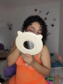 Snapshot of ViolettaMiller_ chatting on October 16, 1:25 pm ViolettaMiller online show from October 16, 1:25 pm