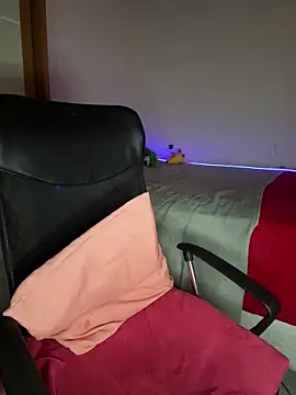 larajuli online show from April 18, 10:20 pm