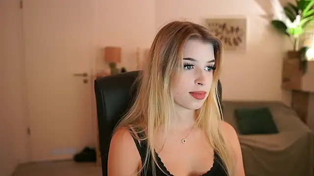 Snapshot of peachyliana chatting on September 19, 12:48 pm peachyliana online show from September 19, 12:48 pm