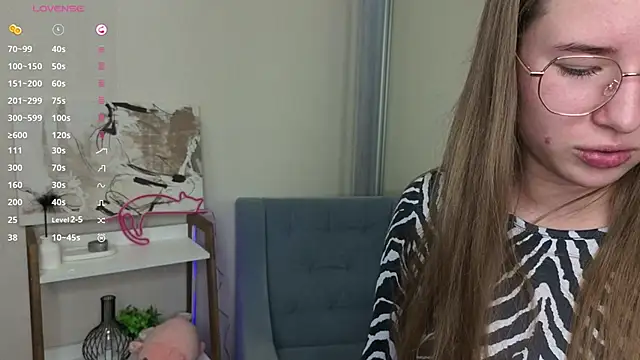 Snapshot of JenLottie chatting on October 9, 3:05 pm JenLottie online show from October 9, 3:05 pm