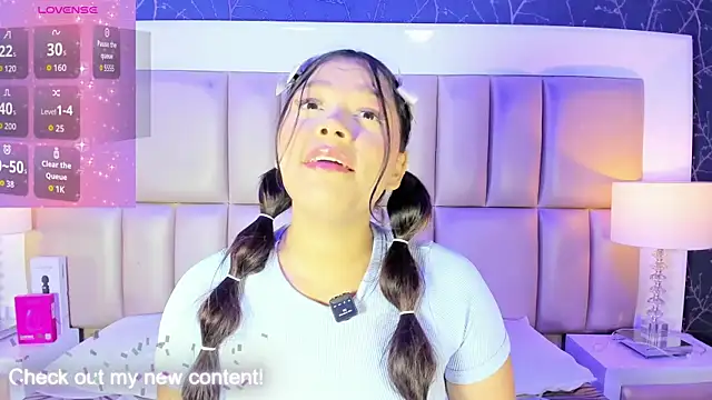 HatsaJones online show from February 10, 4:04 am